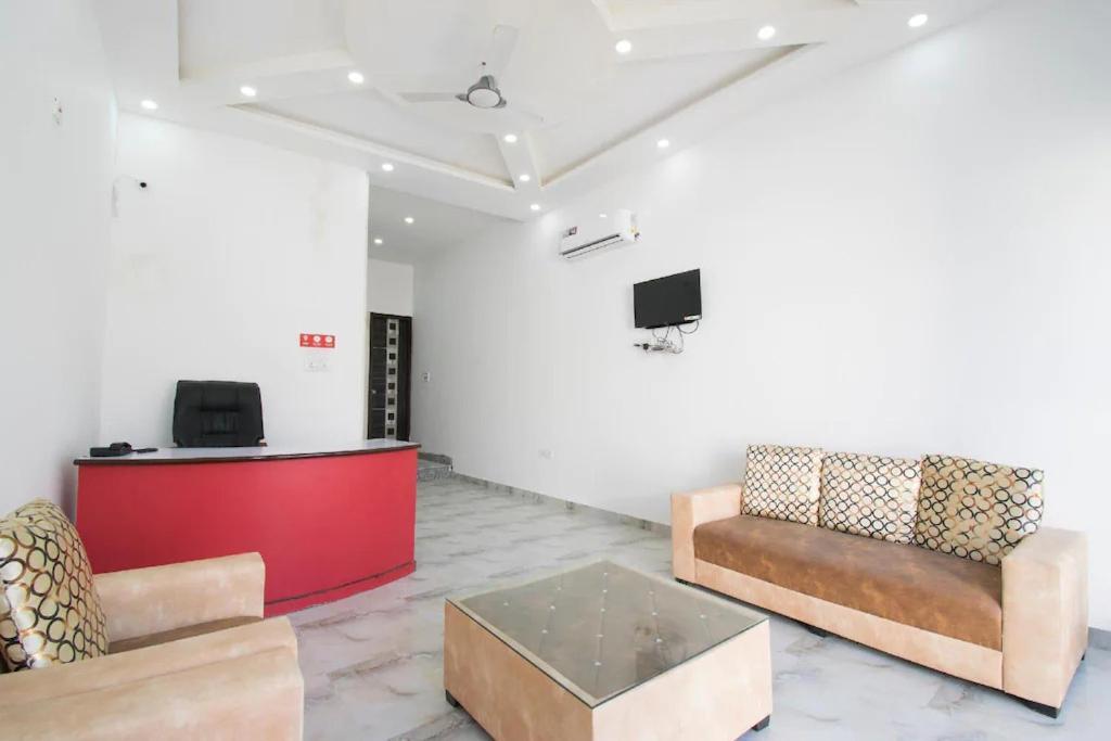 Airport Hotel Prince Palace By Byobhotels New Delhi Exterior foto